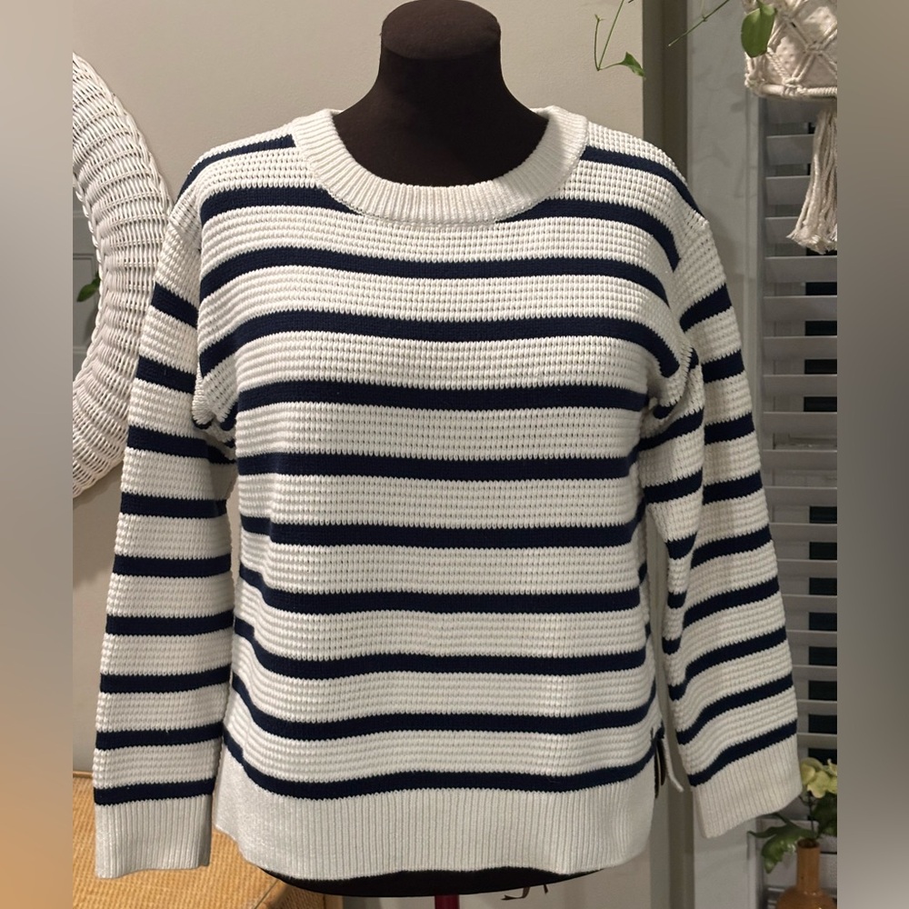 ROXY Navy and White striped sweater 60% cotton 40% acrylic new without tags!